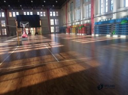 大學體育運動木地板如何保潔